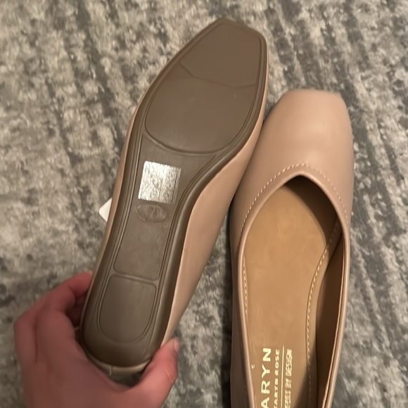 Taryn Rose Women's Faux Leather Flats Shoes NIB Beige Nude FITS LIKE A 6-7 size - Picture 10 of 13